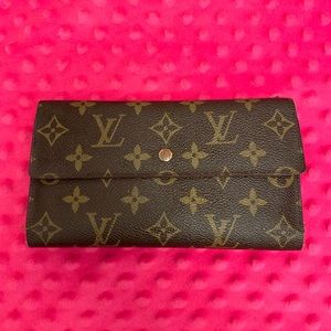 Women’s Louis Vuitton wallet